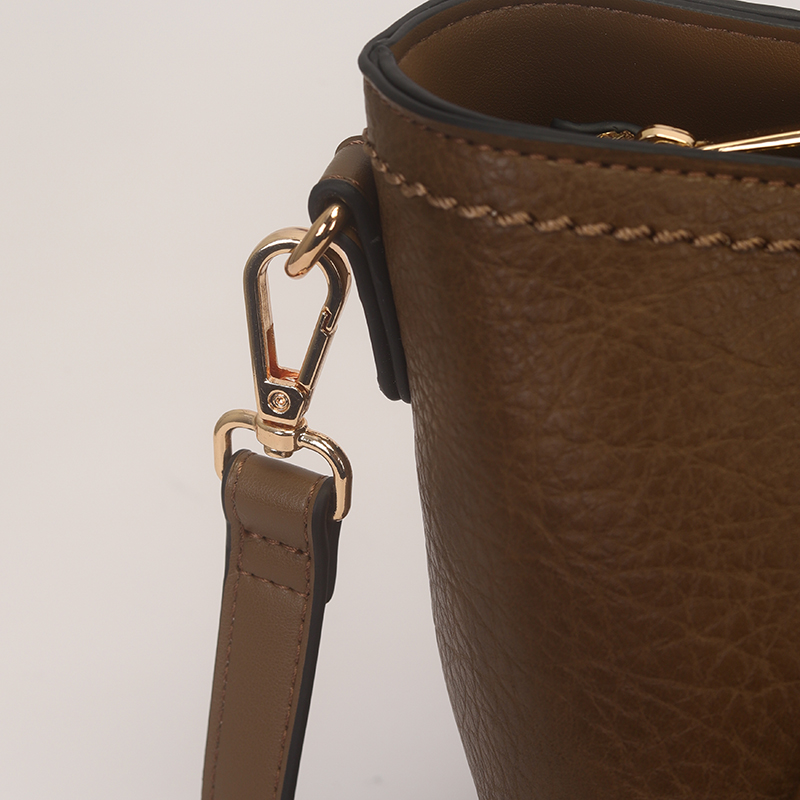 Bolsa Satchel Media Com Alca Trancada