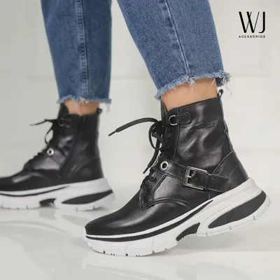 Coturno Couro Com Detalhes Ilhos